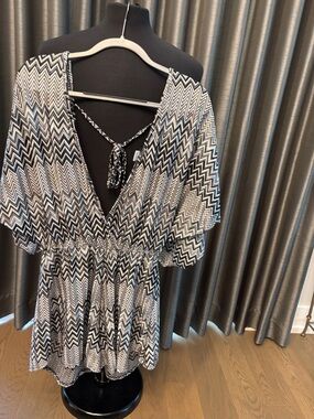 Bathing Suit Coverup. Black & White Chevron V-Neck Tunic Top & Shorts